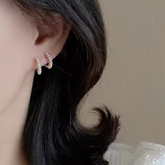 Gold Freshwater Pearl Hoop Earrings | 925 Sterling Silver - Picture 3 of 6